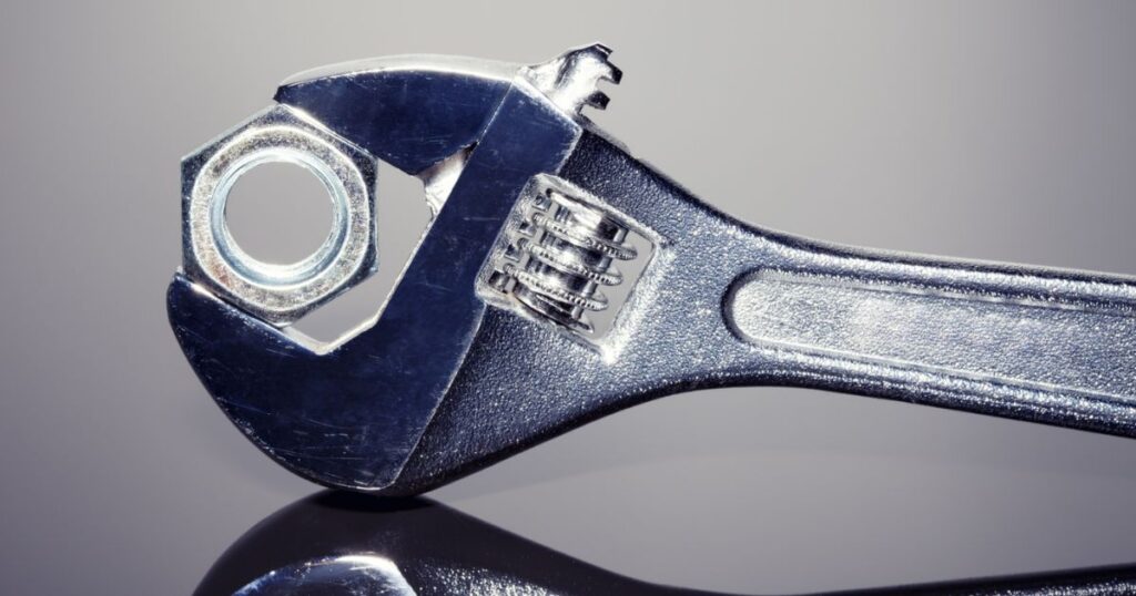 Wrench surface treatment line for polishing, cleaning, rust prevention, and inspection